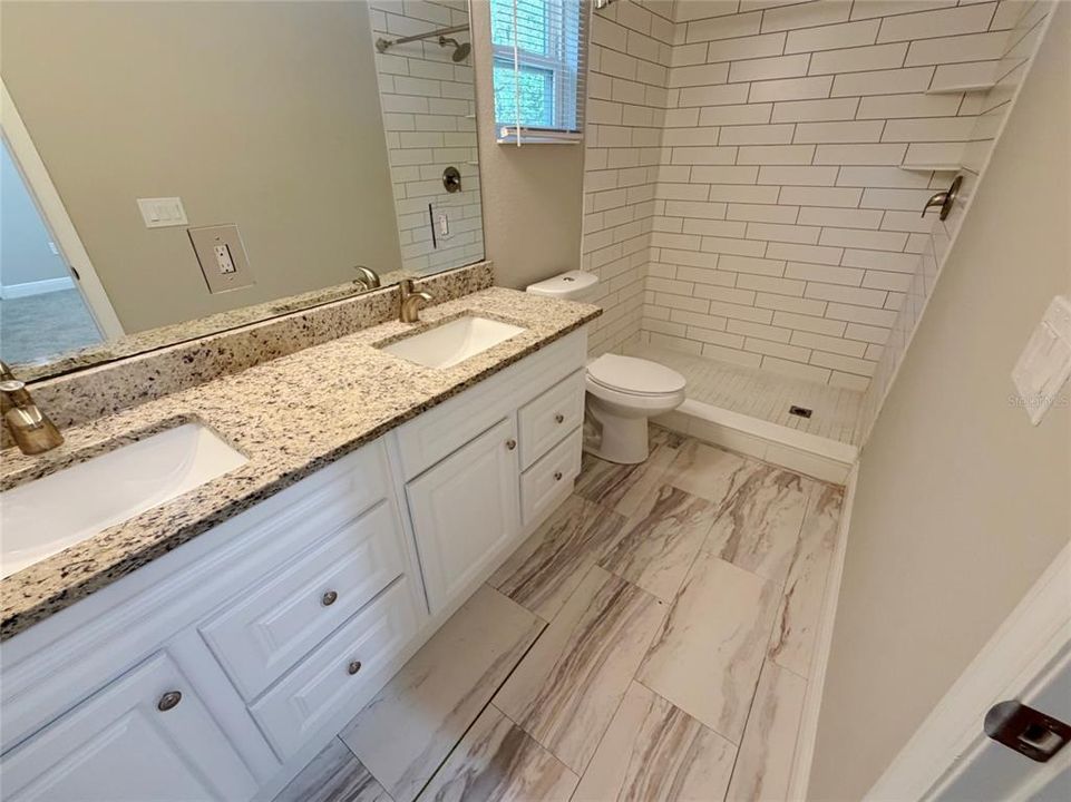 En Venta: $325,000 (3 camas, 2 baños, 1813 Pies cuadrados)