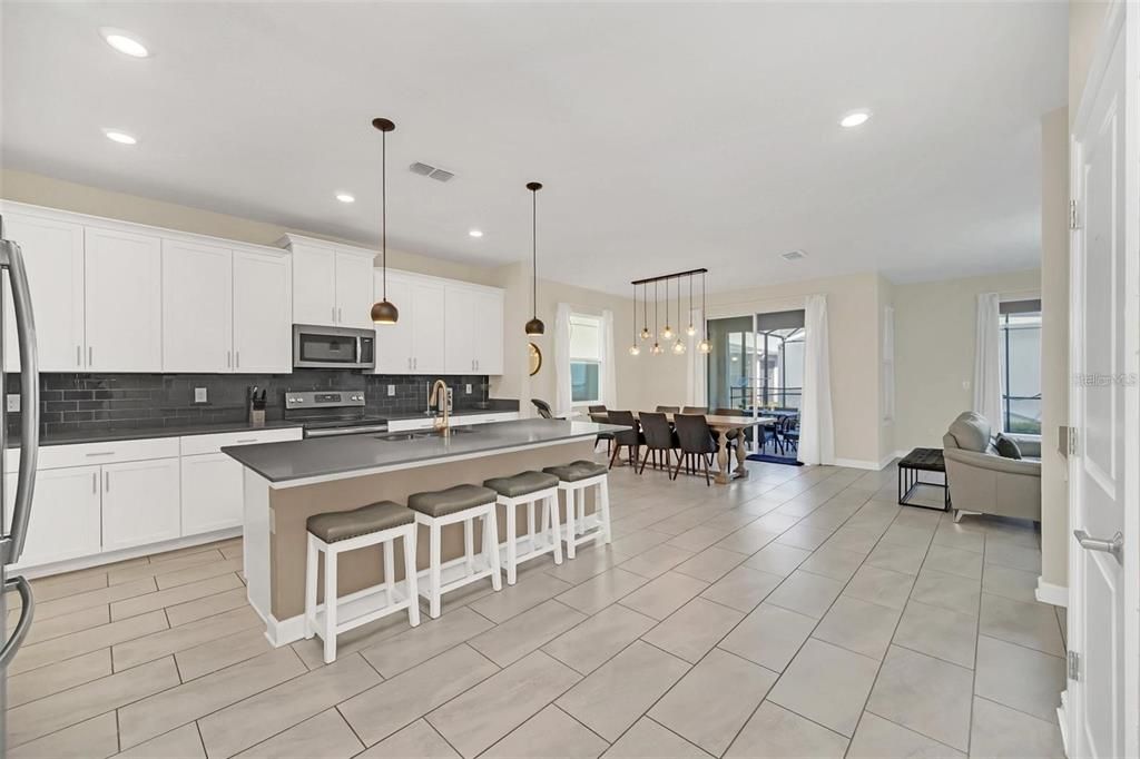 En Venta: $634,988 (6 camas, 5 baños, 3343 Pies cuadrados)