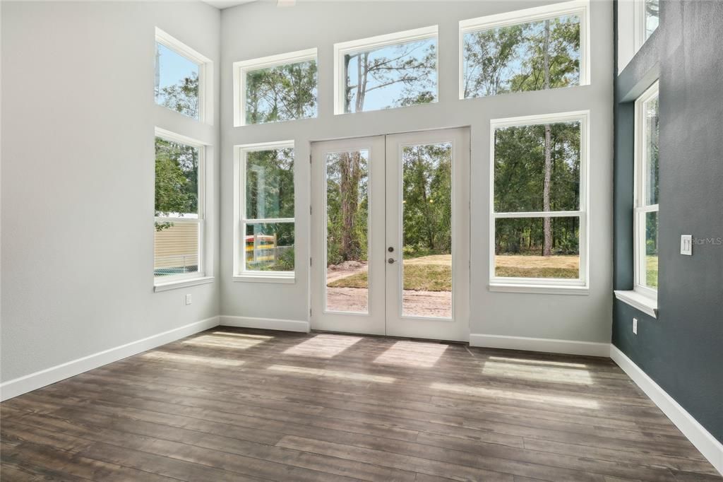 For Sale: $219,900 (2 beds, 2 baths, 913 Square Feet)