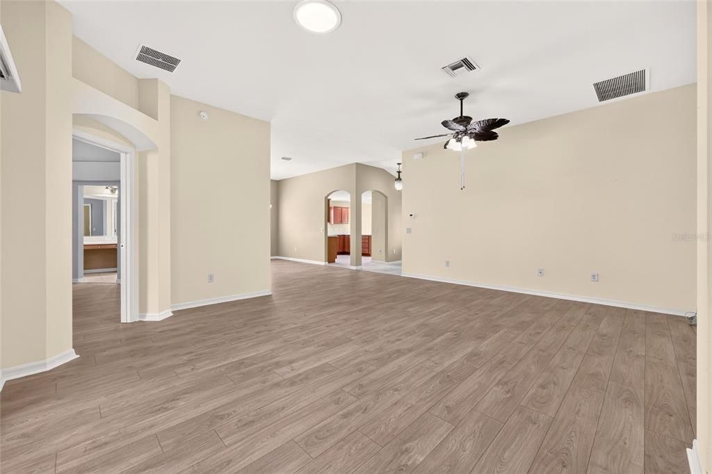For Sale: $439,000 (3 beds, 2 baths, 1889 Square Feet)