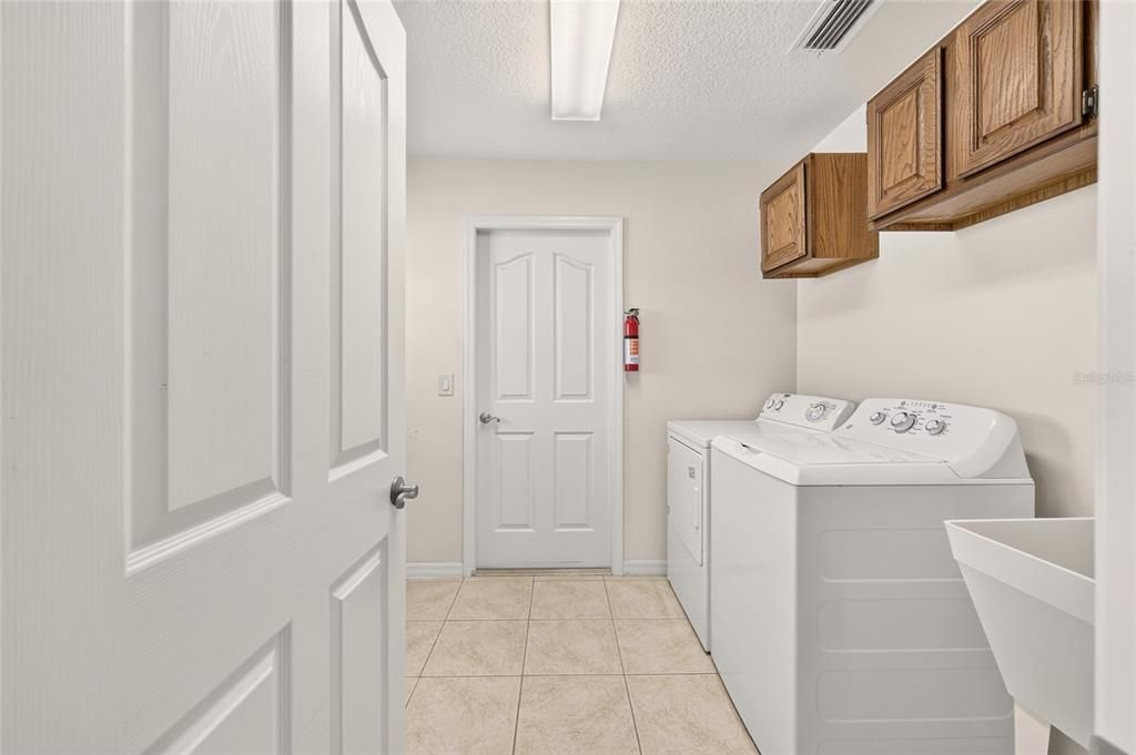 For Sale: $439,000 (3 beds, 2 baths, 1889 Square Feet)