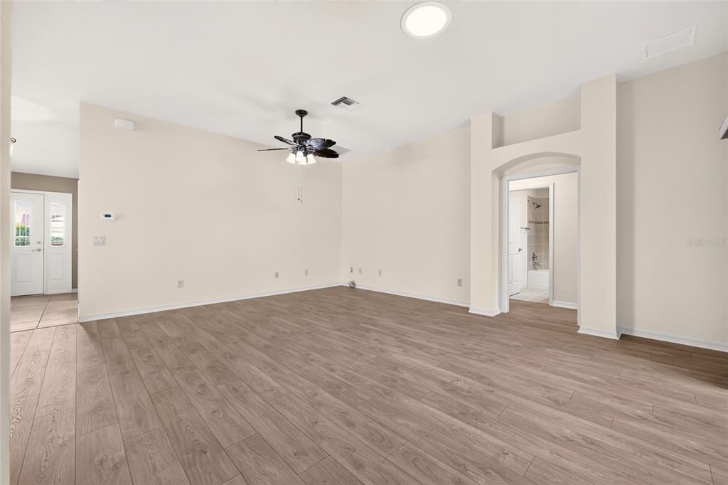 For Sale: $439,000 (3 beds, 2 baths, 1889 Square Feet)