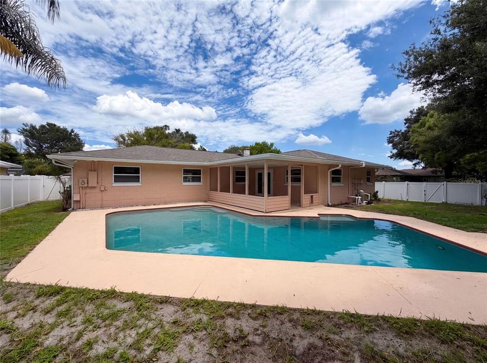 For Sale: $435,000 (3 beds, 2 baths, 1620 Square Feet)