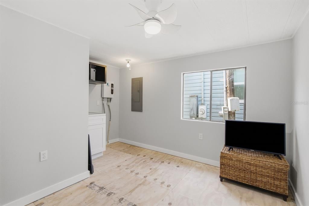 For Sale: $325,000 (2 beds, 2 baths, 736 Square Feet)