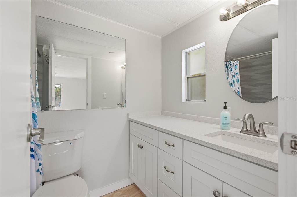 For Sale: $325,000 (2 beds, 2 baths, 736 Square Feet)