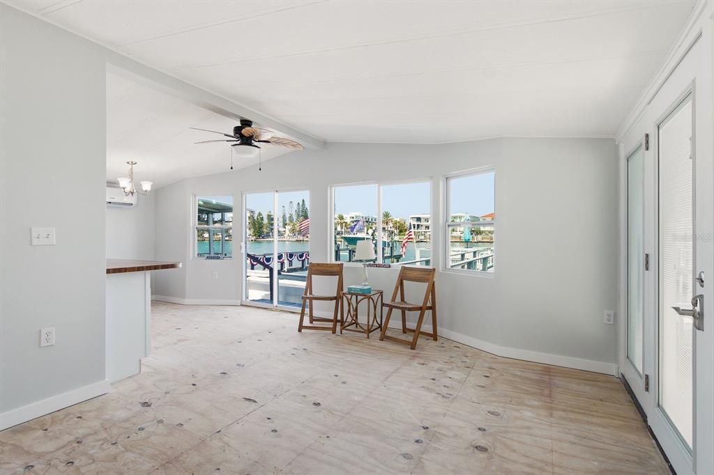 For Sale: $325,000 (2 beds, 2 baths, 736 Square Feet)