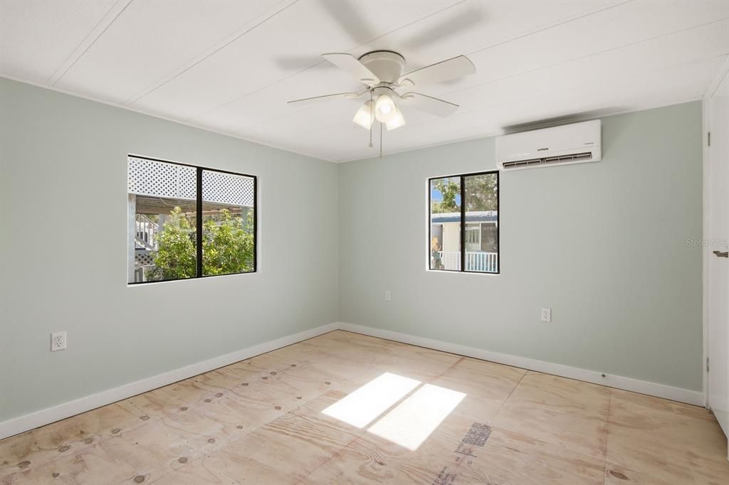 For Sale: $325,000 (2 beds, 2 baths, 736 Square Feet)