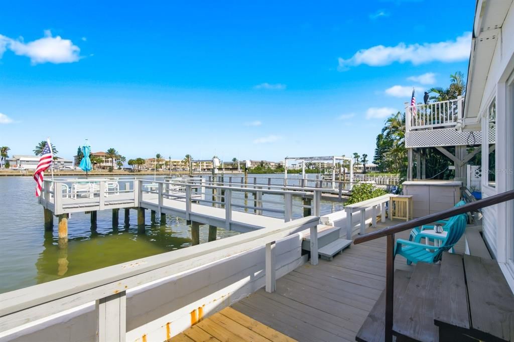 For Sale: $325,000 (2 beds, 2 baths, 736 Square Feet)