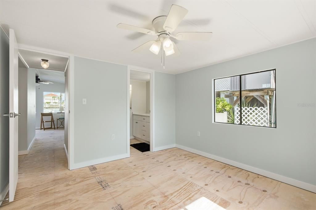 For Sale: $325,000 (2 beds, 2 baths, 736 Square Feet)