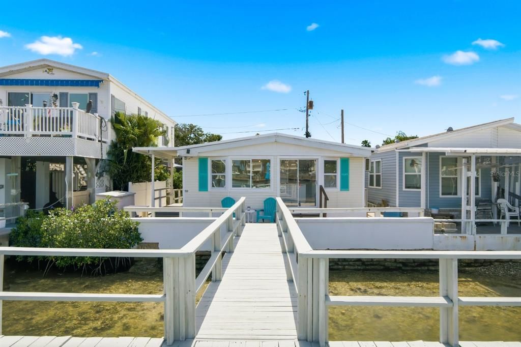 For Sale: $325,000 (2 beds, 2 baths, 736 Square Feet)