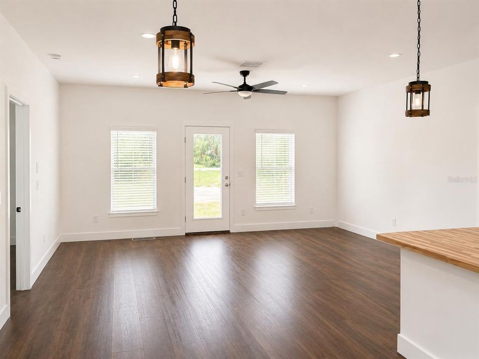 En Venta: $369,900 (3 camas, 2 baños, 1567 Pies cuadrados)