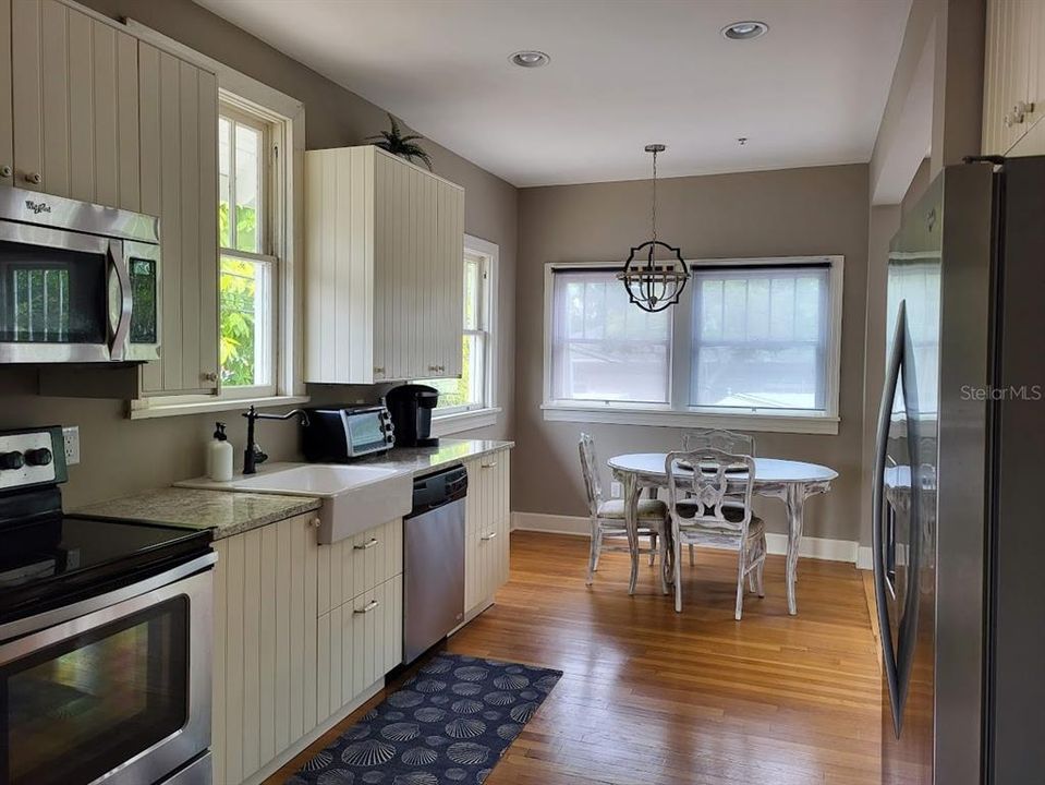 For Rent: $1,995 (2 beds, 2 baths, 1000 Square Feet)