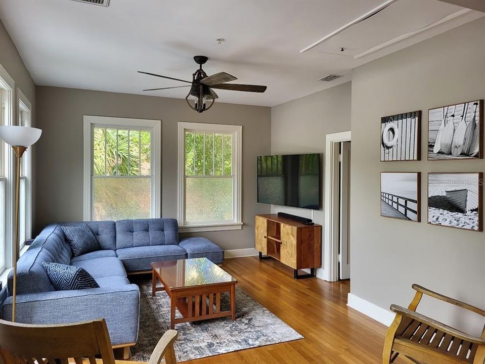 For Rent: $1,995 (2 beds, 2 baths, 1000 Square Feet)