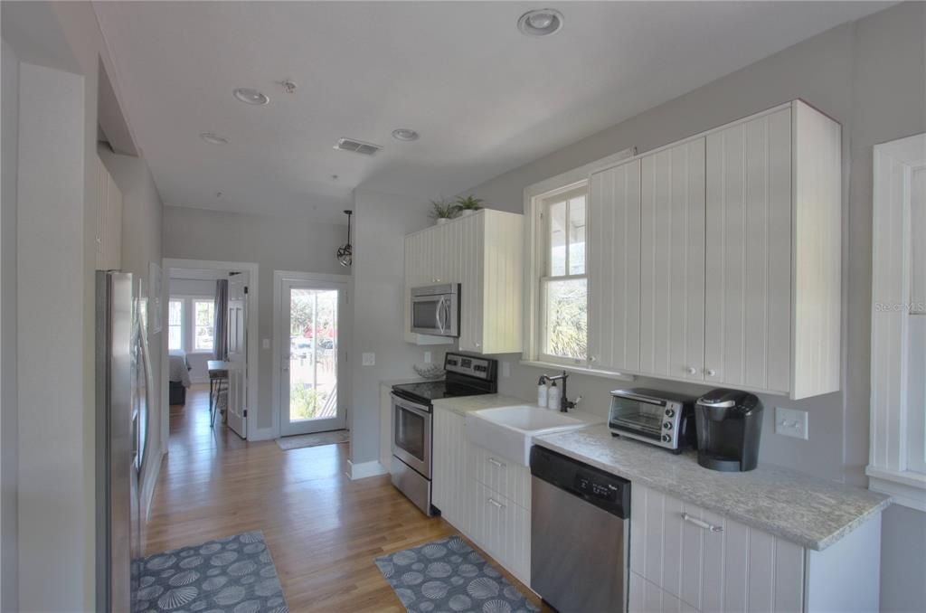For Rent: $1,995 (2 beds, 2 baths, 1000 Square Feet)