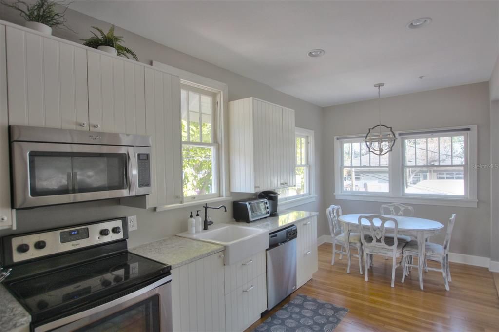 For Rent: $1,995 (2 beds, 2 baths, 1000 Square Feet)