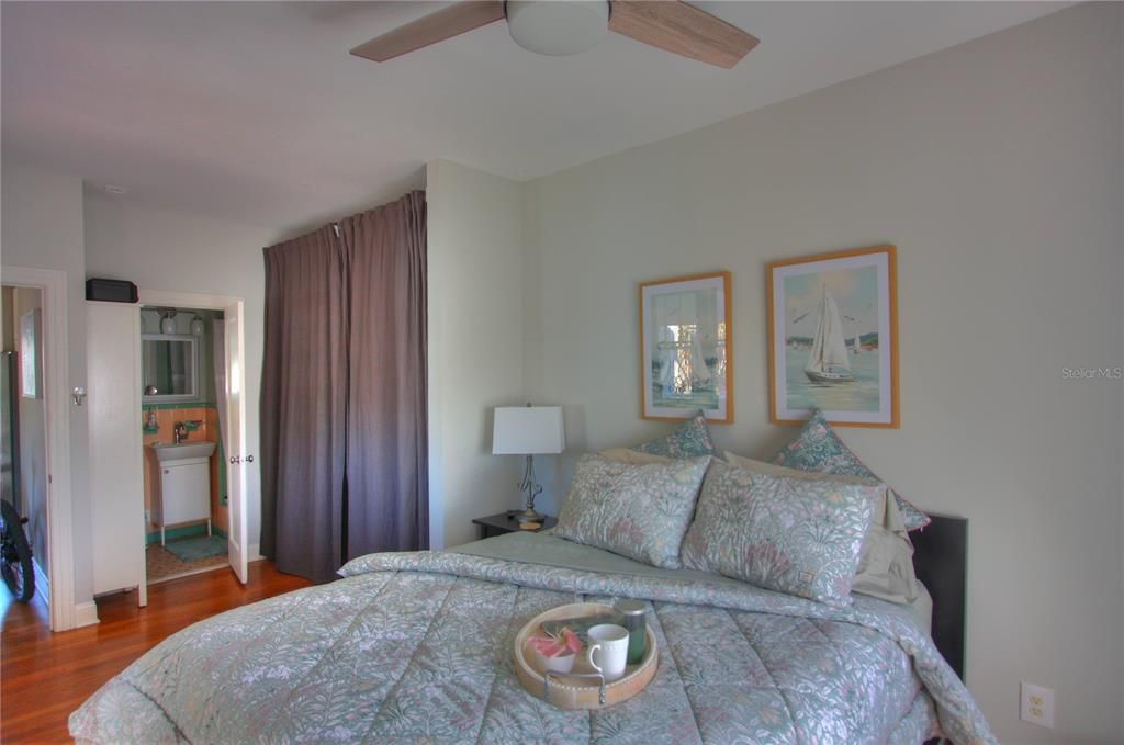For Rent: $1,995 (2 beds, 2 baths, 1000 Square Feet)