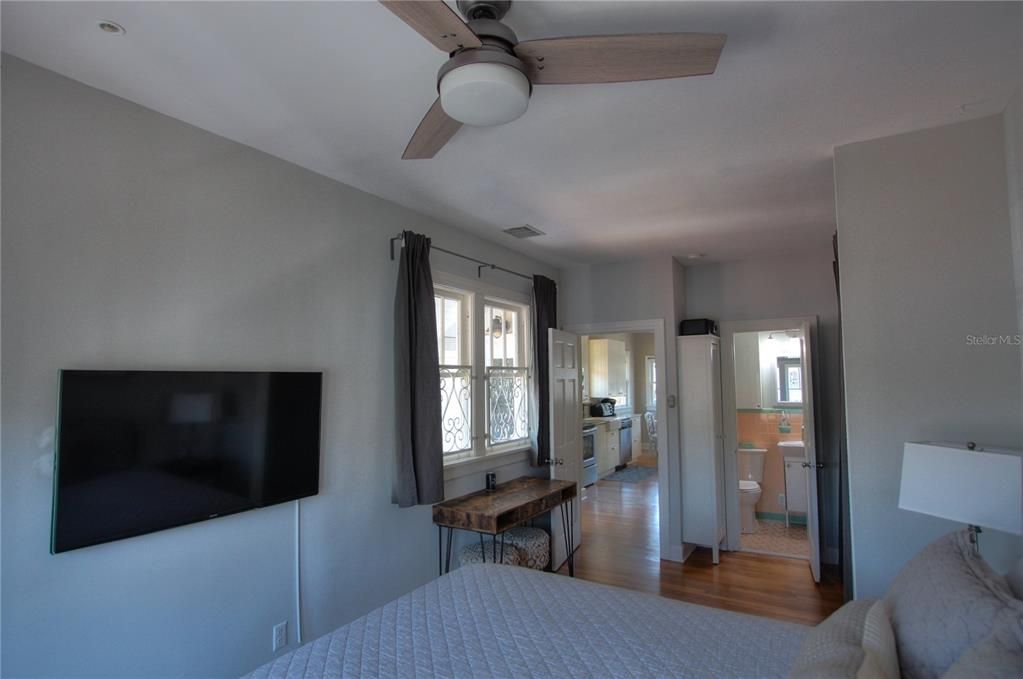 For Rent: $1,995 (2 beds, 2 baths, 1000 Square Feet)