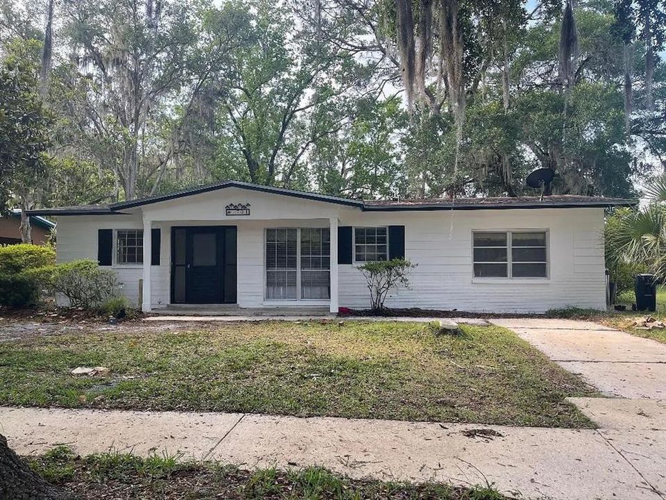 For Rent: $1,750 (3 beds, 1 baths, 1269 Square Feet)
