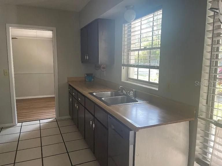 For Rent: $1,750 (3 beds, 1 baths, 1269 Square Feet)