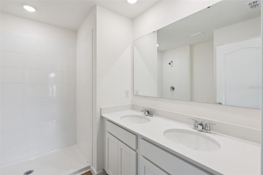 For Sale: $343,990 (4 beds, 2 baths, 1560 Square Feet)