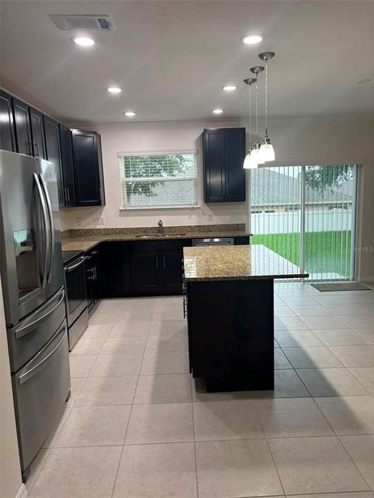 En Renta: $2,785 (4 camas, 2 baños, 2218 Pies cuadrados)