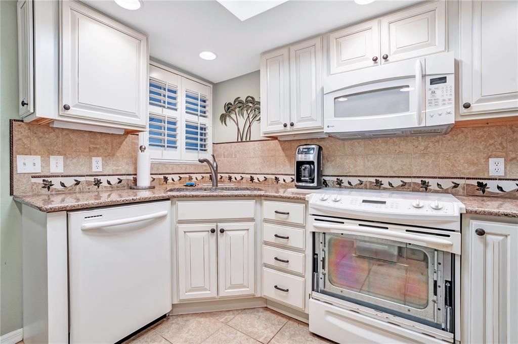 Activo con contrato: $350,000 (2 camas, 2 baños, 1028 Pies cuadrados)