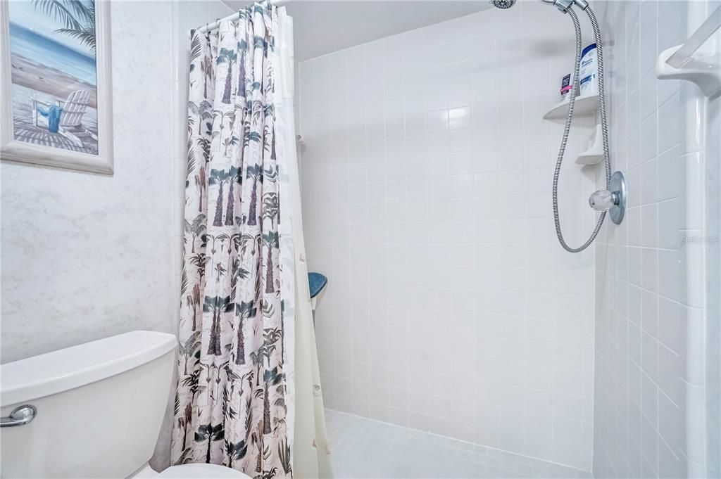 Activo con contrato: $350,000 (2 camas, 2 baños, 1028 Pies cuadrados)