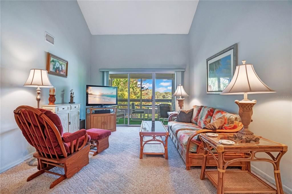 Activo con contrato: $350,000 (2 camas, 2 baños, 1028 Pies cuadrados)