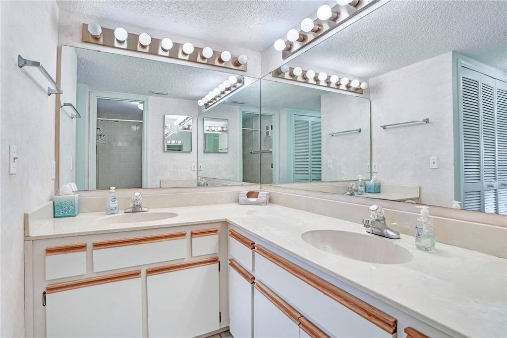 Activo con contrato: $350,000 (2 camas, 2 baños, 1028 Pies cuadrados)