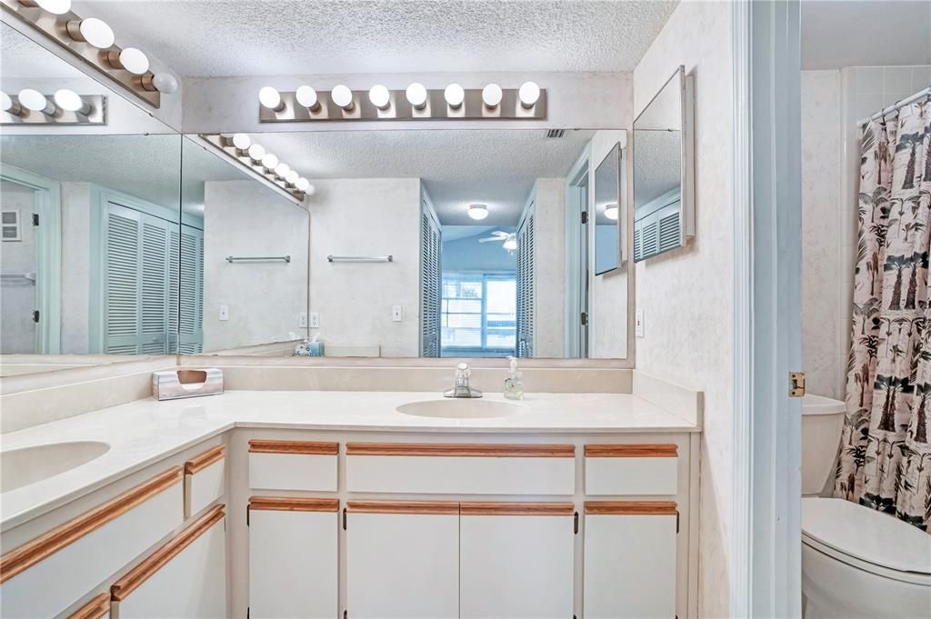 Activo con contrato: $350,000 (2 camas, 2 baños, 1028 Pies cuadrados)