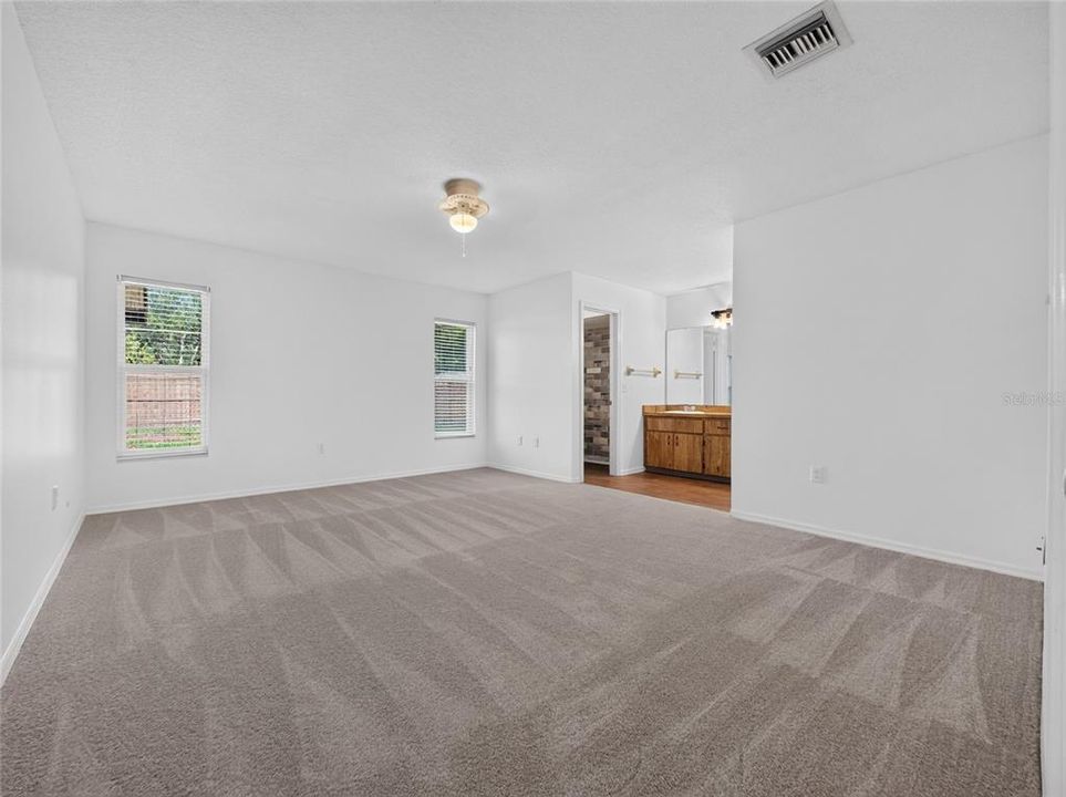 En Venta: $425,000 (3 camas, 2 baños, 1860 Pies cuadrados)