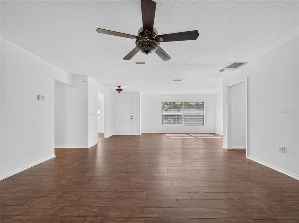 En Venta: $425,000 (3 camas, 2 baños, 1860 Pies cuadrados)