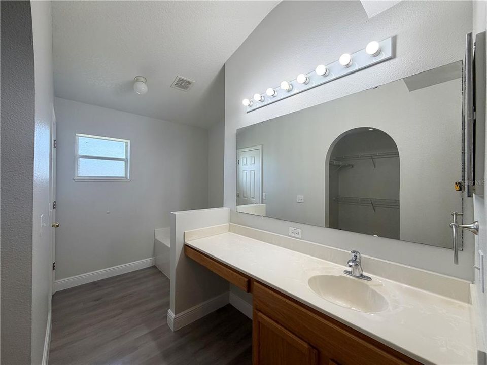 For Sale: $259,900 (3 beds, 2 baths, 1592 Square Feet)