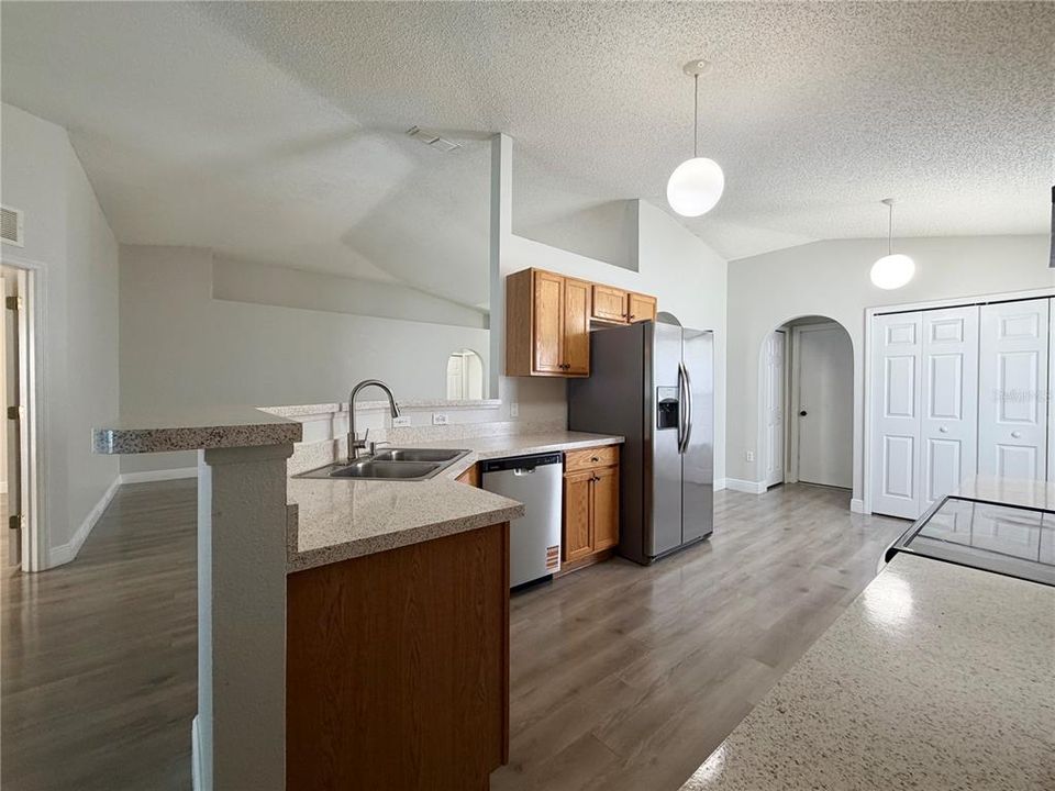 For Sale: $259,900 (3 beds, 2 baths, 1592 Square Feet)