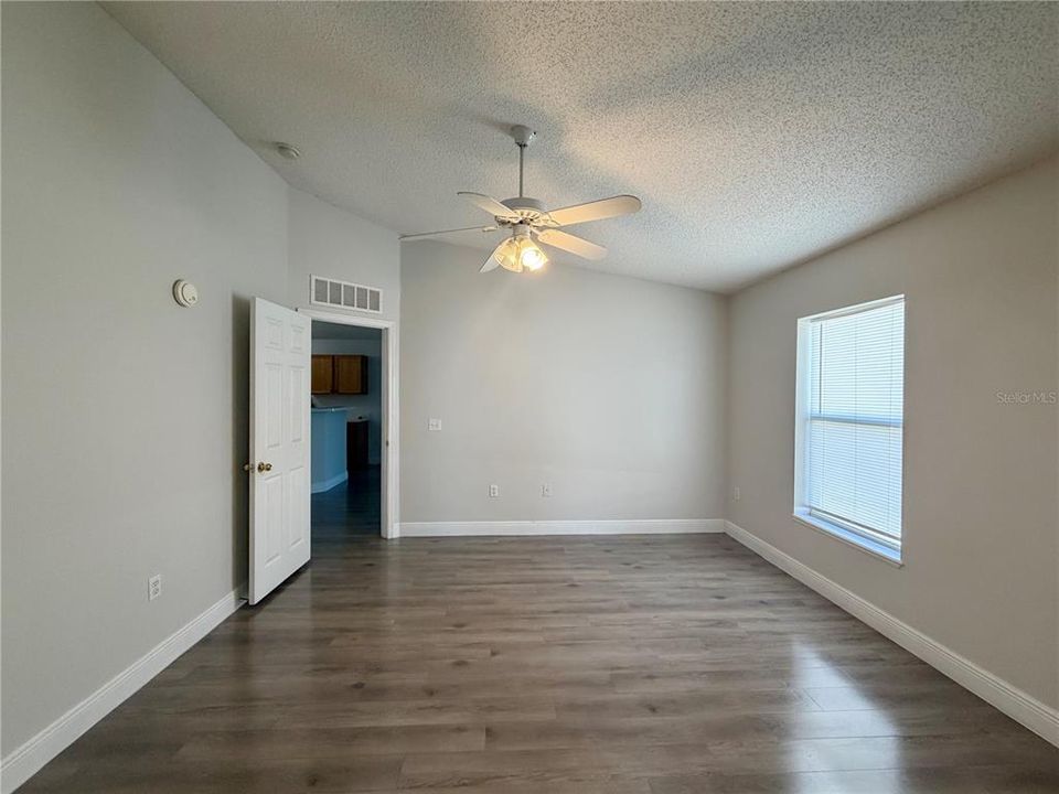 For Sale: $259,900 (3 beds, 2 baths, 1592 Square Feet)