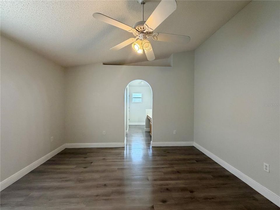 For Sale: $259,900 (3 beds, 2 baths, 1592 Square Feet)