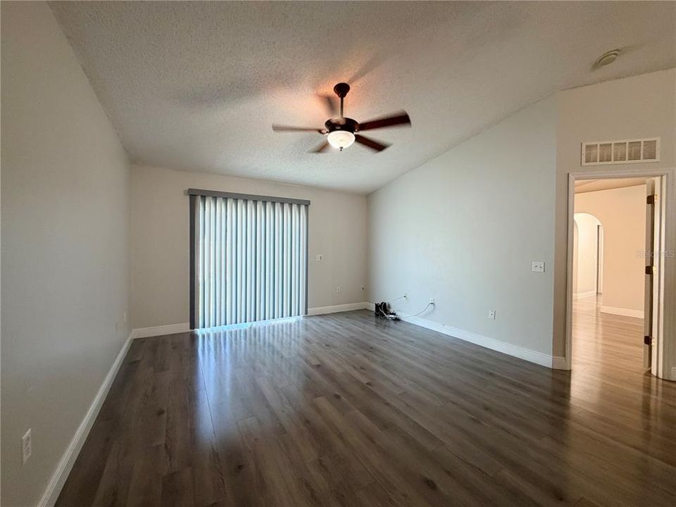For Sale: $259,900 (3 beds, 2 baths, 1592 Square Feet)