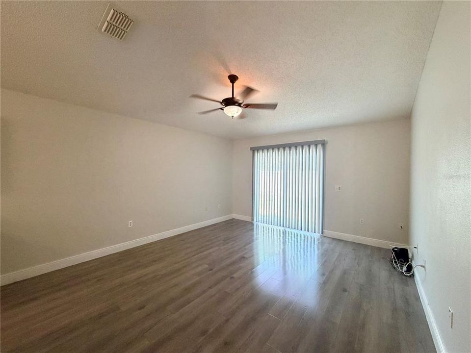 For Sale: $259,900 (3 beds, 2 baths, 1592 Square Feet)