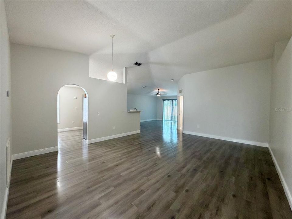 For Sale: $259,900 (3 beds, 2 baths, 1592 Square Feet)