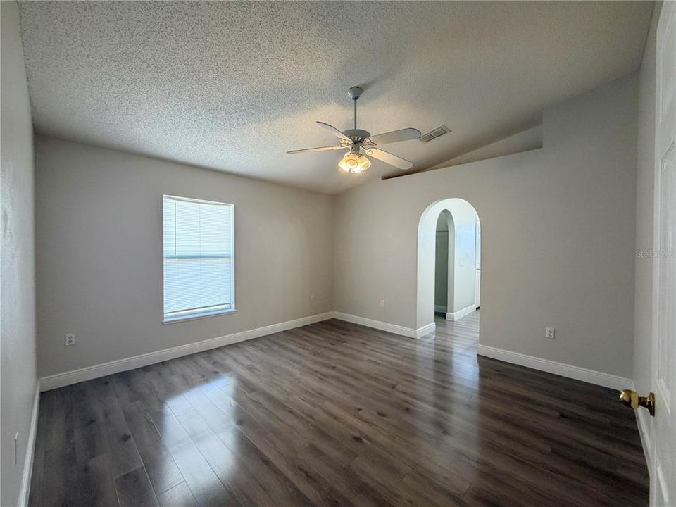 For Sale: $259,900 (3 beds, 2 baths, 1592 Square Feet)