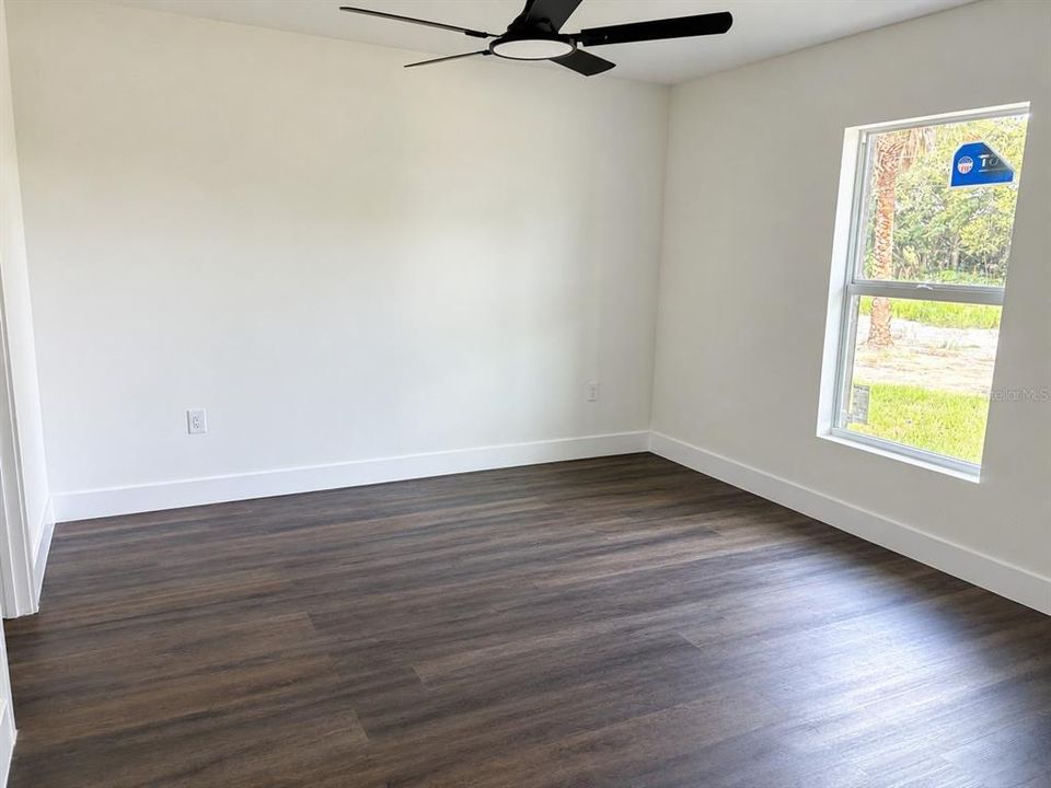 For Sale: $369,900 (3 beds, 2 baths, 1421 Square Feet)