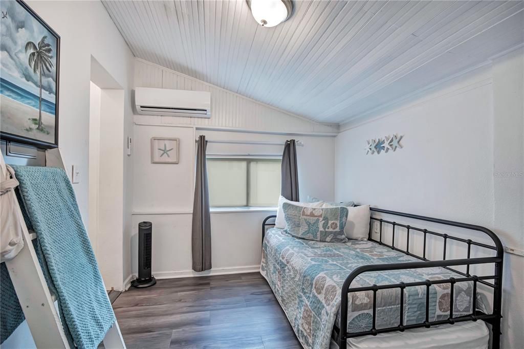 На продажу: $265,000 (3 спален, 2 ванн, 907 Квадратных фут)