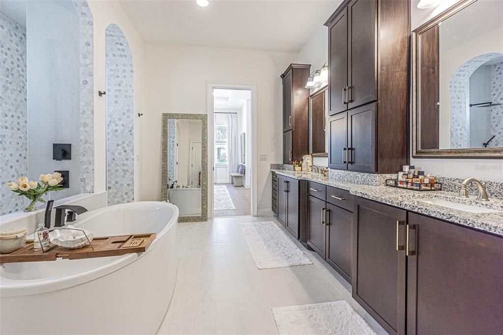 En Venta: $1,470,000 (5 camas, 5 baños, 4388 Pies cuadrados)