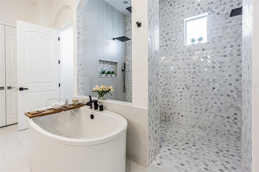 En Venta: $1,470,000 (5 camas, 5 baños, 4388 Pies cuadrados)