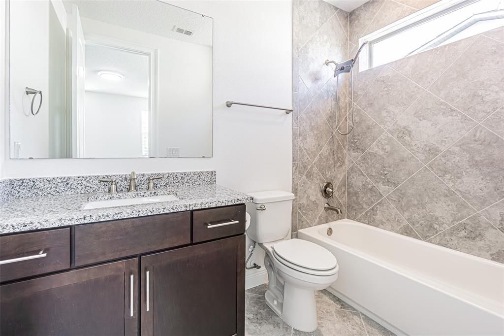 En Venta: $1,470,000 (5 camas, 5 baños, 4388 Pies cuadrados)