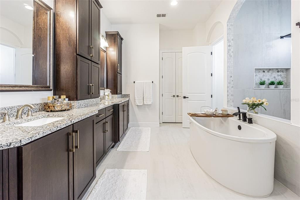 En Venta: $1,470,000 (5 camas, 5 baños, 4388 Pies cuadrados)