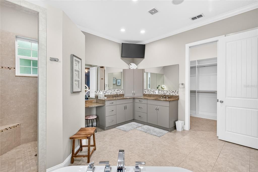 For Sale: $1,499,000 (4 beds, 3 baths, 3297 Square Feet)