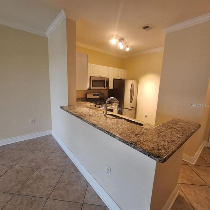 For Rent: $1,800 (1 beds, 1 baths, 890 Square Feet)