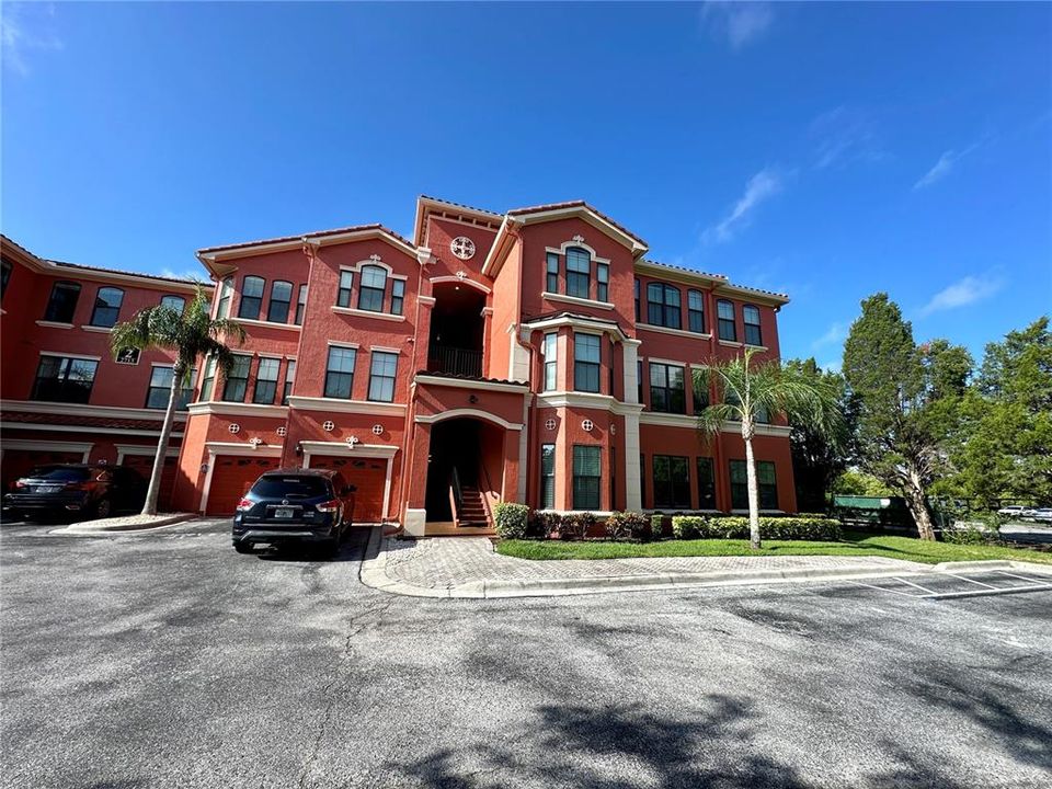 For Rent: $1,800 (1 beds, 1 baths, 890 Square Feet)