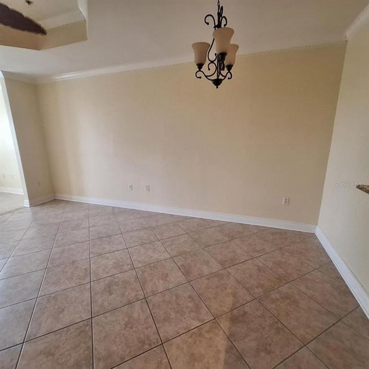 For Rent: $1,800 (1 beds, 1 baths, 890 Square Feet)